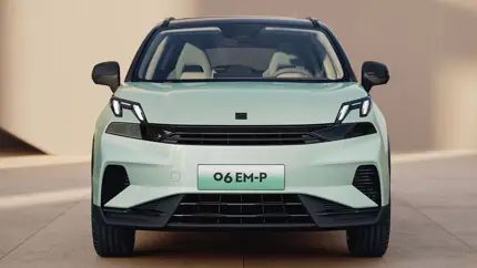 На рынке РФ появился новый кроссовер Lynk & Co 06