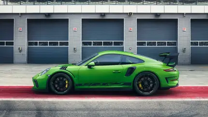 Гиперкар или квартира в центре Москвы: Porsche 911 GT3 RS продают в России за 55 млн рублей