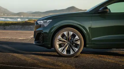 Российские автодилеры начали продажи обновленной версии кроссовера Audi Q8