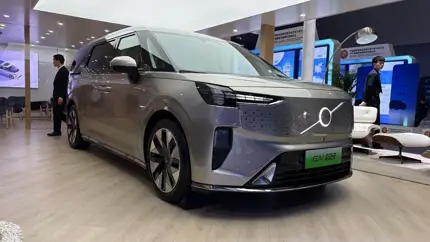 Волшебный полет шведской инженерии: минивэн Volvo EM90 сверкнул на автосалоне в Гуанчжоу