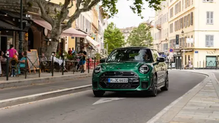 Дебютировал MINI Cooper S в исполнении John Cooper Works Trim