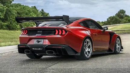 800-сильный мотор и «карбоновый» пакет: дебютировал хардкорный Mustang GTD