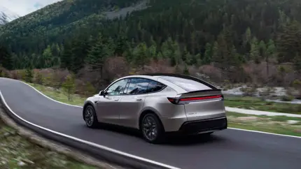 Tesla не успевает собирать электрокары: китайцы смели все запасы Model Y L до конца года