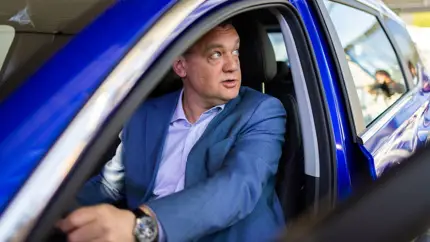 Брянские автомобили переехали в Петербург: китайским грузовикам дадут бой