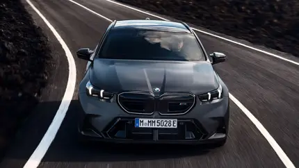 Теперь гибрид: дебютировал «заряженный» BMW M5 Touring нового поколения