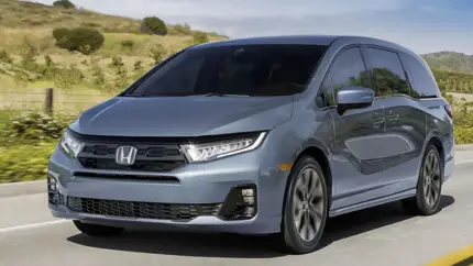 Новое оснащение и старый мотор: представлен минивэн Honda Odyssey 2025 модельного года