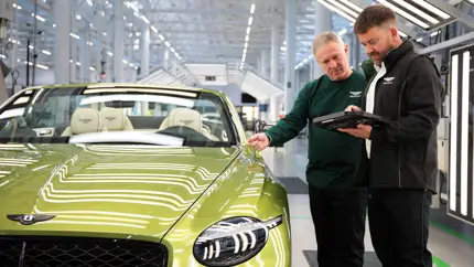 Bentley готовит мастеров к новой эре: премьера рабочей одежды для первого электромобиля