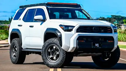 Toyota 4Runner подняли так, что соседям стало стыдно съезжать с трассы на своих кроссоверах