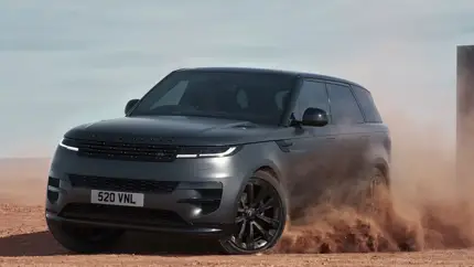 В России стартовали продажи нового внедорожника Range Rover Sport: названа цена