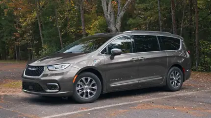 Chrysler отзовет почти 1 тыс. своих машин: что случилось?