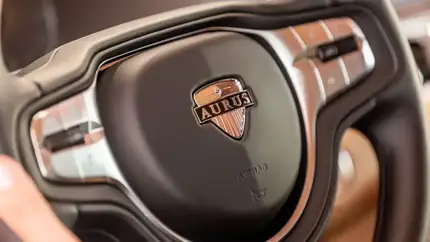 В Госдуме оценили российские автомобили Aurus