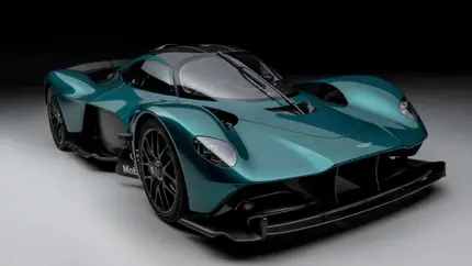 Если есть лишние 475 млн рублей, то в РФ продают машину за эту цену: Aston Martin Valkyrie