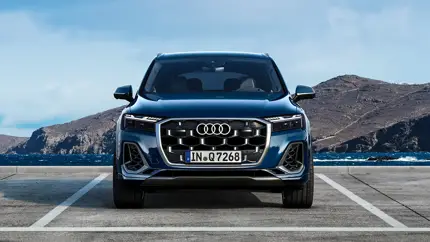Автодилеры в России назвали цены на новые дизельные кроссоверы Audi Q7 и Q8
