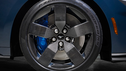 Компания Ford показала новые карбоновые колеса для Ford Mustang Dark Horse 2024 модельного года