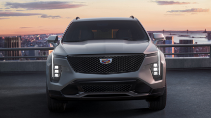 Обновленный Cadillac XT4 получил гигантский 33-дюймовый дисплей в салоне