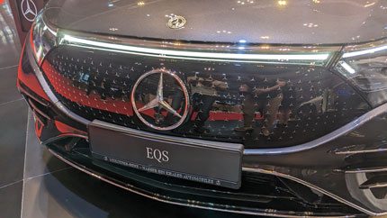 На мотор-шоу в Дохе показали Mercedes-Benz EQS