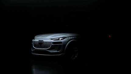 Audi рассекретила салон нового кроссовера Q6 e-tron