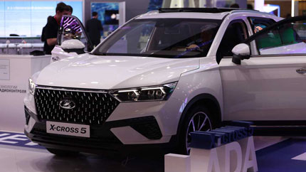 Новая модель марки LADA замечена с китайским логотипом
