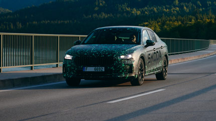 Компания Skoda показала новый Superb в кузове лифтбек
